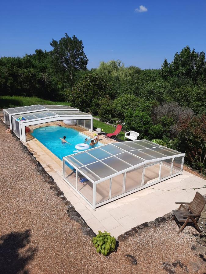 Gite La Pironniere - Piscine, Nature, Au Bord De La Riviere Montreuil-sur-Maine Екстериор снимка